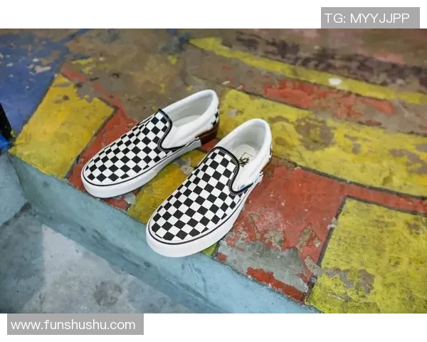 足球明星眼镜盒的时尚魅力与实用性解析让你爱不释手的运动风潮